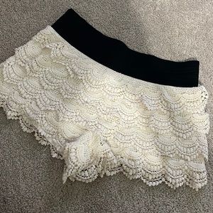 Ruffled, cream lace shorts (looks like a skirt) with spandex waist!